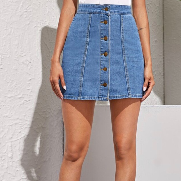 Forever 21 Medium button front denim skirt - Picture 2 of 7